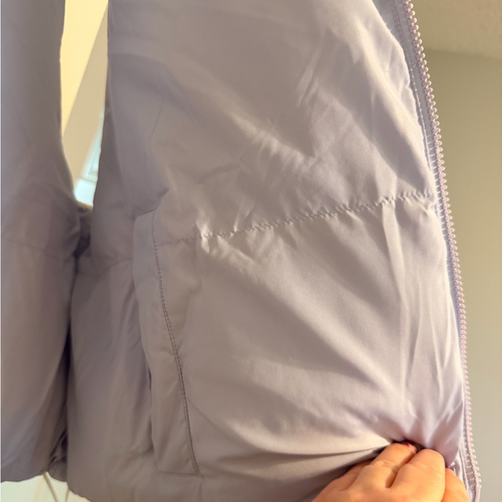 All in Motion Cropped Reversible White Puffer Vest - Picture 3 of 5